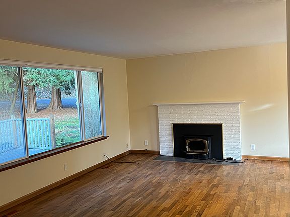 4th image of 17201 SE Jones Rd