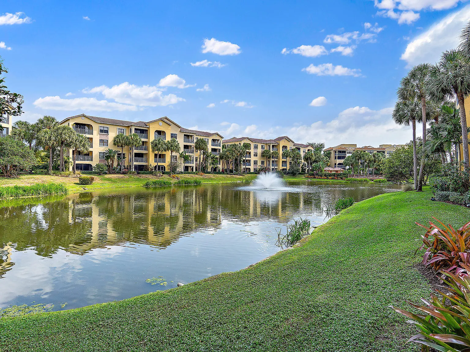 2 bed, 2.0 bath, 1192 sqft, $2,500 — Photo 1