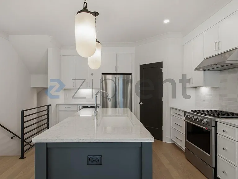 425 S Walker St — Photo 15