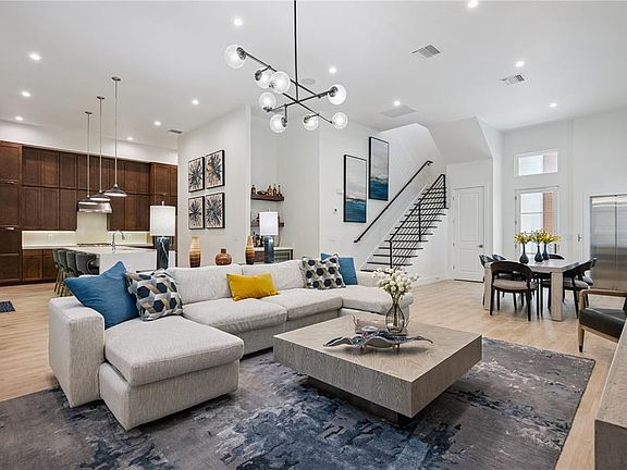 3rd image of 512 W SWOOPE AVENUE