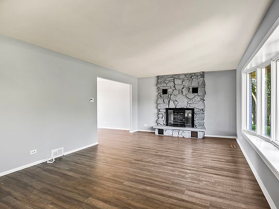 5th image of 43411 N Lake Ave