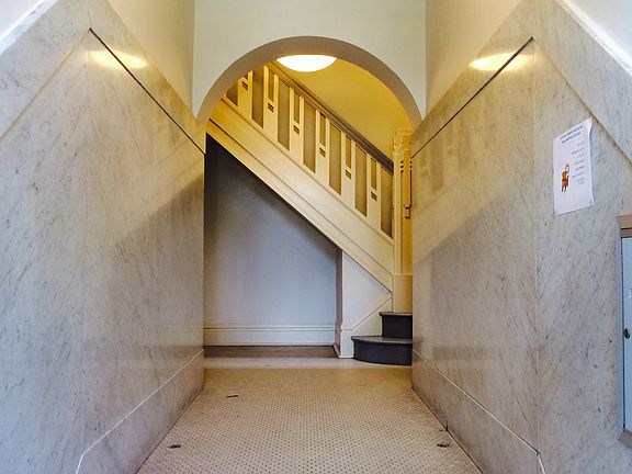 3rd image of 5646 Waterman Blvd #1SE