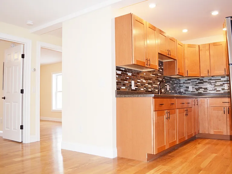 220 North Ave — Photo 1