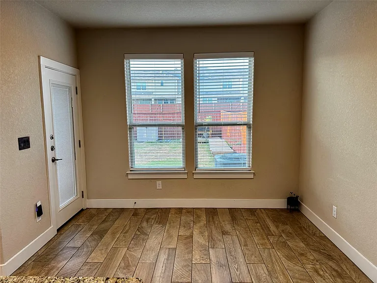 315 Madison Oaks Ave — Photo 9