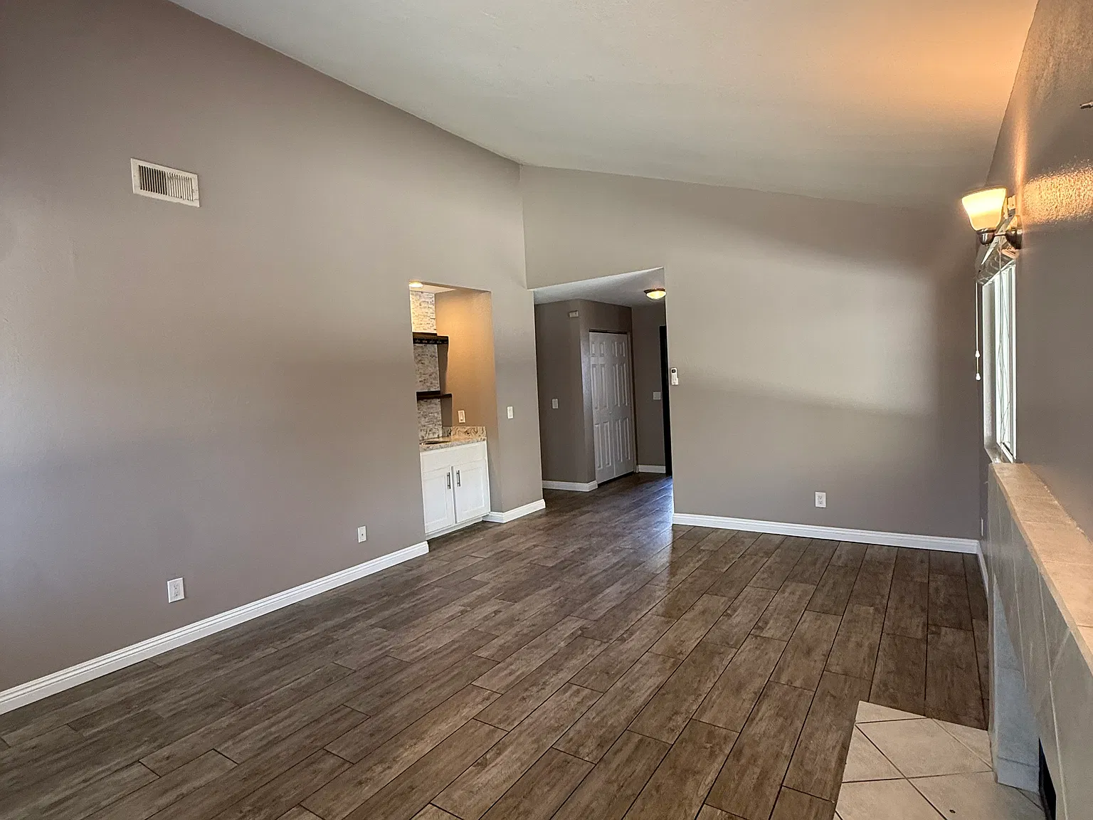 3 bed, 1373 sqft, $3,000 — Photo 3