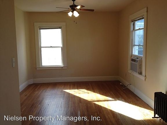 2nd image of 915 26th St