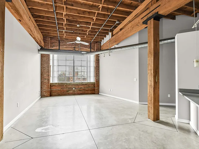 3307 Scranton Rd #303 — Photo 8