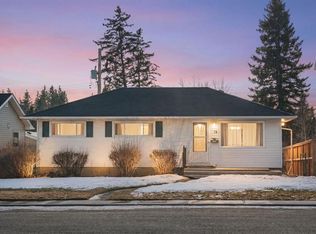 19 N Carmangay Cres NW, Calgary, AB T2L 0S8