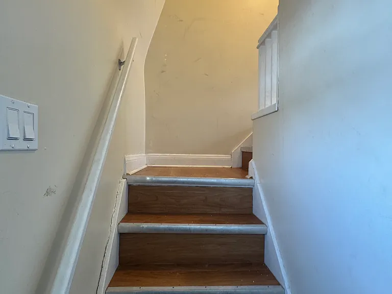 452 Notre Dame St #4 — Photo 11