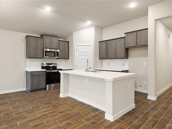 3rd image of 4816 Oleander Ave
