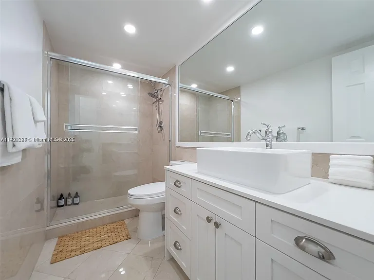 5161 Collins Ave #812 — Photo 12