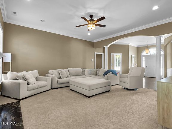 4th image of 359 Farina Drive