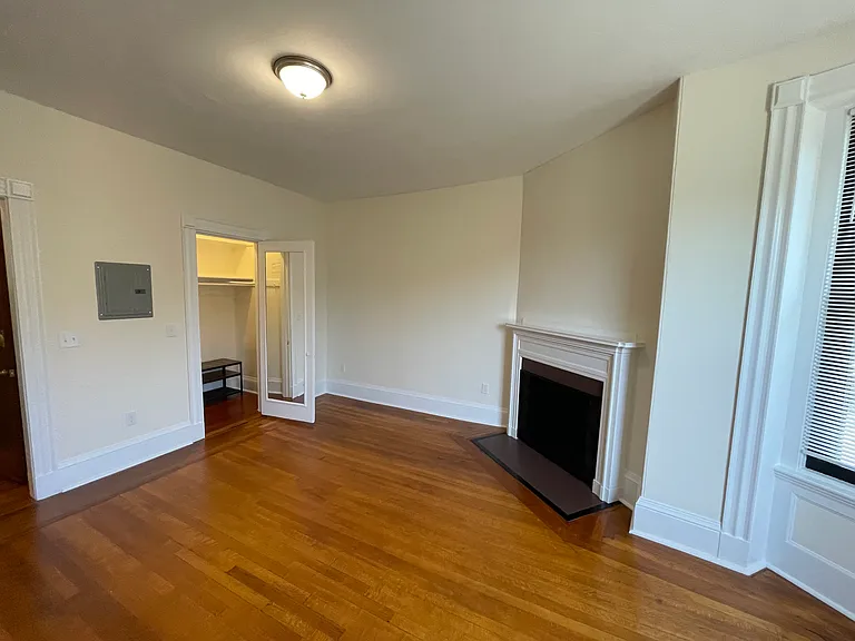 504 Beacon St — Photo 3