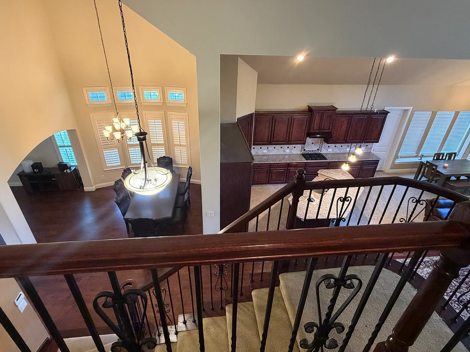 6 bed, 4677 sqft, $4,700 — Photo 2