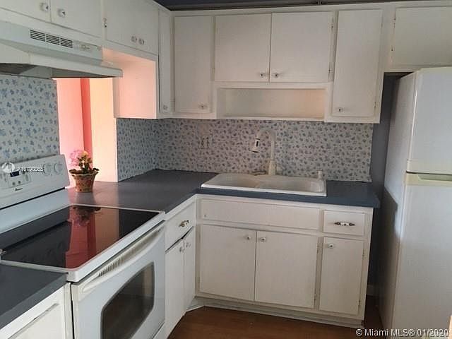 1st image of 2200 Park Ln APT 207