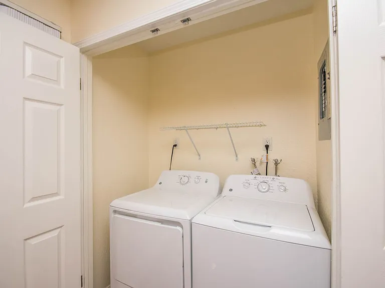 Breakwater Townhomes — Photo 14
