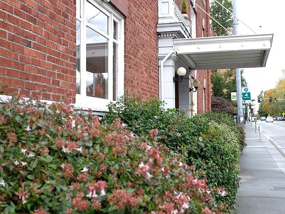 2nd image of 4725 15th Ave NE APT 32