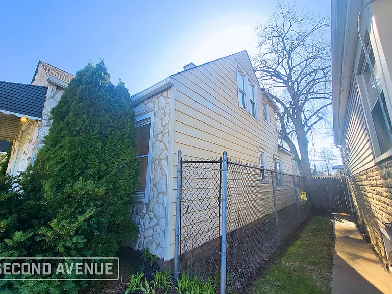 12436 S Princeton Ave — Photo 2
