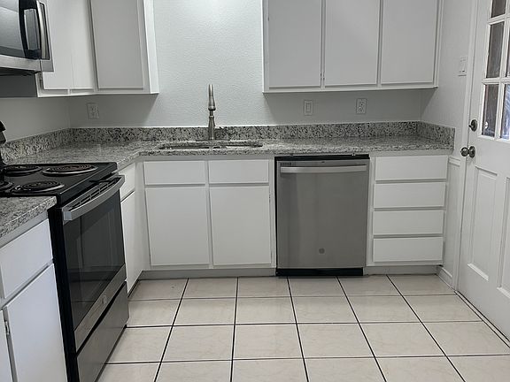 4th image of 3628 Hopetown Dr