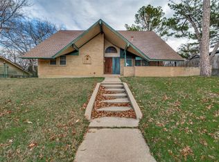 1905 Huntington Dr, Grand Prairie, TX 75051