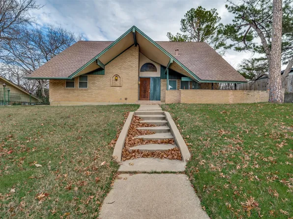 1905 Huntington Dr, Grand Prairie, TX 75051