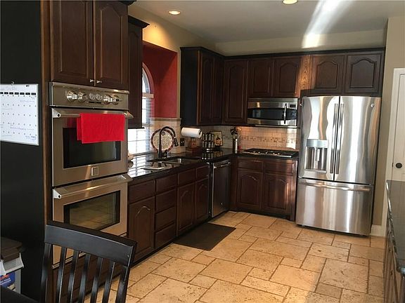 4th image of 448 Misty Ln