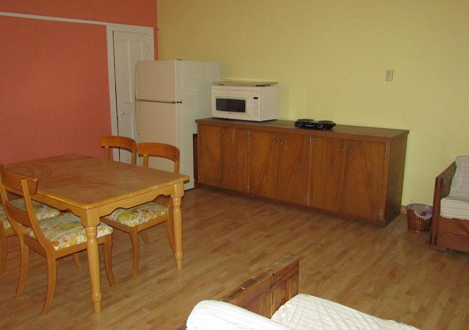 Studio apt w kitchenette