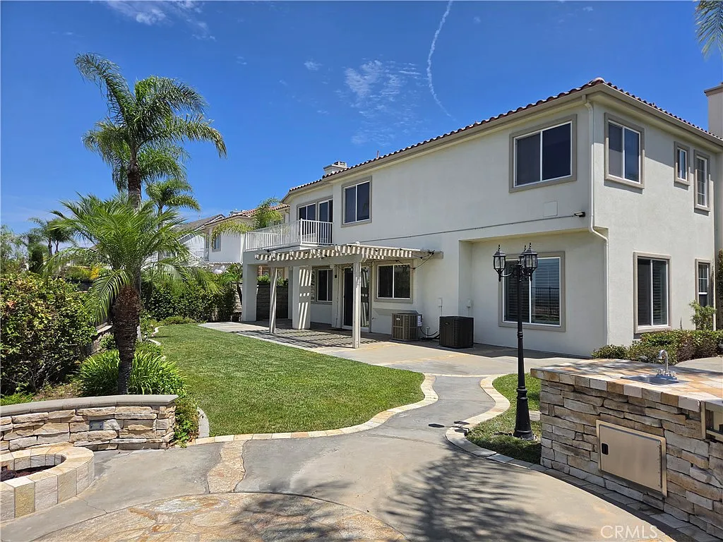 5 bed, 4.5 bath, 3960 sqft, $7,000 — Photo 3