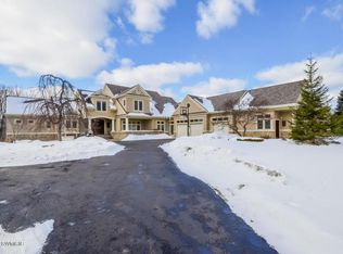 1300 Royal County Down SE, Grand Rapids, MI 49546