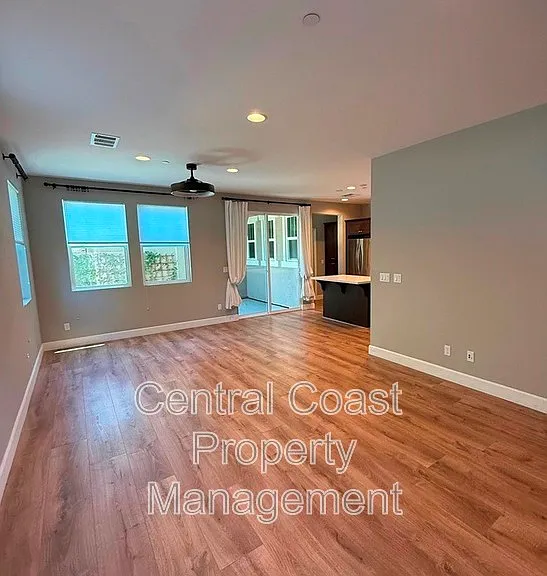 490 Palisade Dr — Photo 3