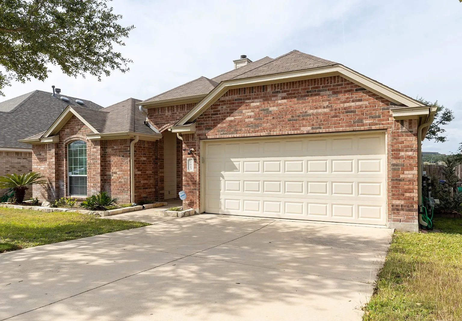 3 bed, 2.0 bath, 2267 sqft, $2,495 — Photo 3