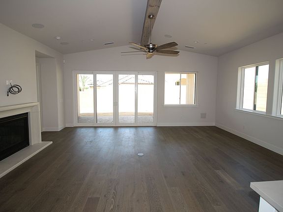 2nd image of 2104 Las Palmas