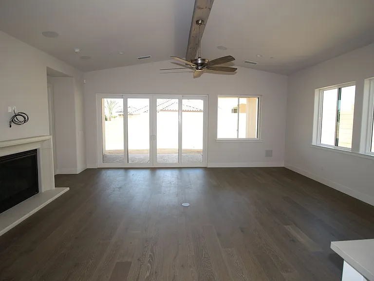 2104 Las Palmas — Photo 2