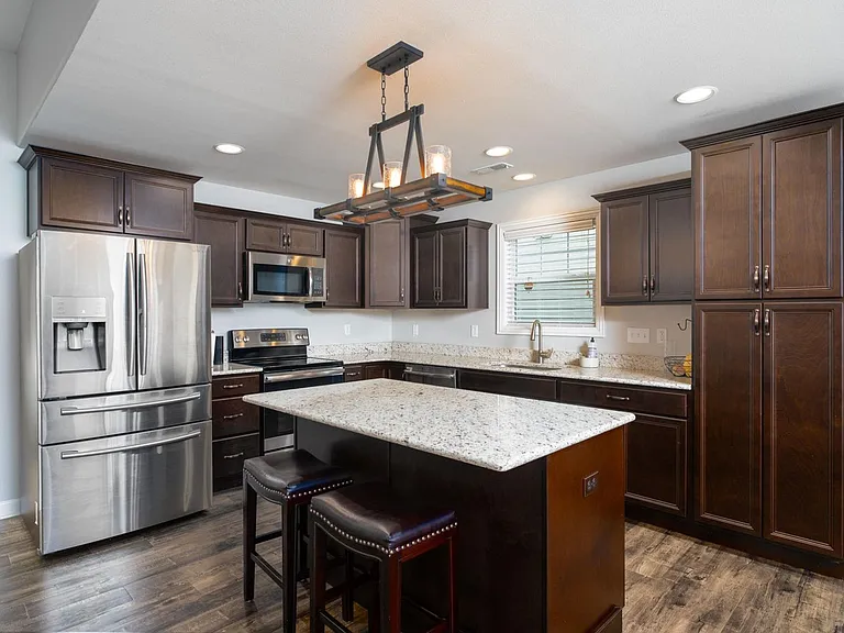 7416 Pemberton Dr — Photo 3