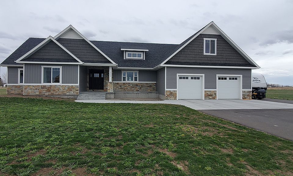 1st image of 3740 Redwood Ct