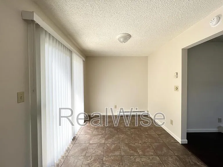 213 NE 7th St — Photo 12
