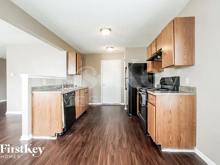 7912 Puckett Ln — Photo 5
