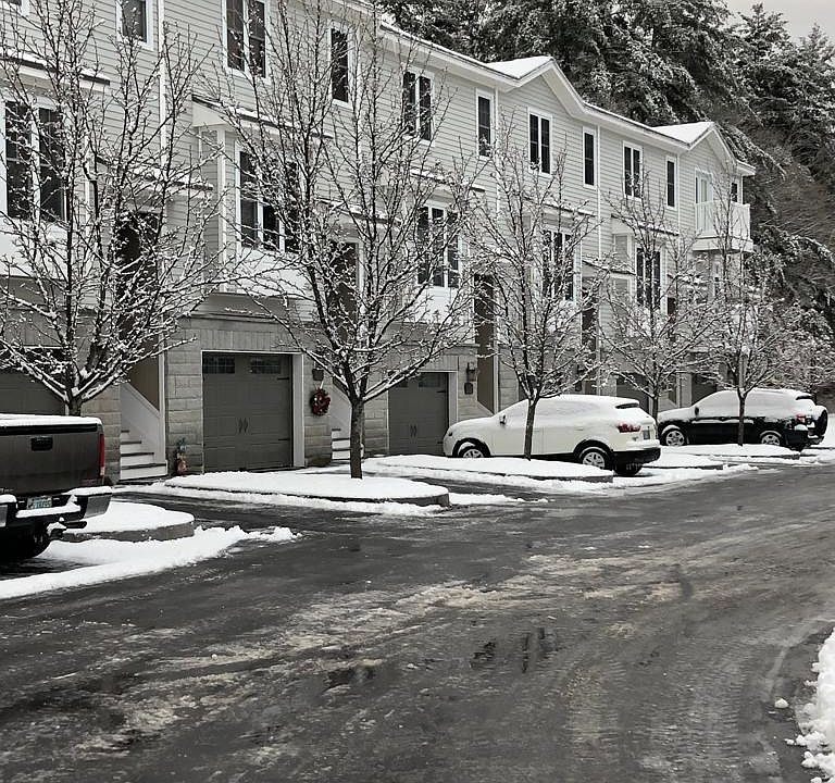The building has 8 townhouses.