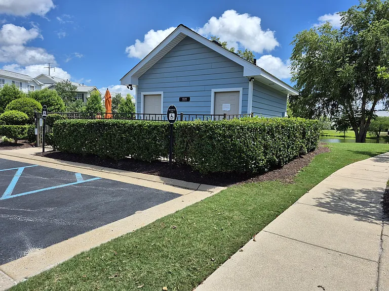 1325 Emsworth Dr — Photo 36