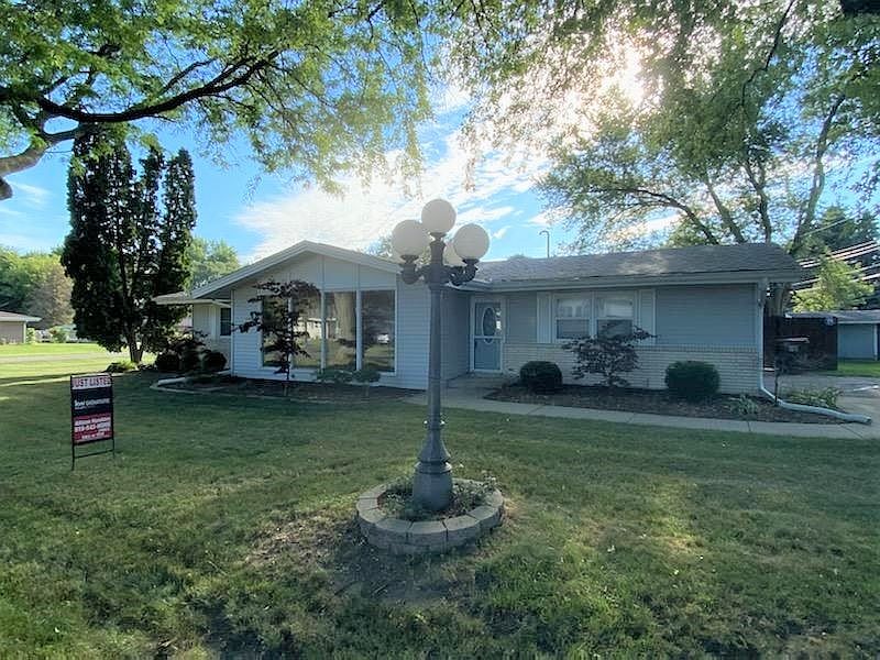 2nd image of 2150 Mariposa Dr