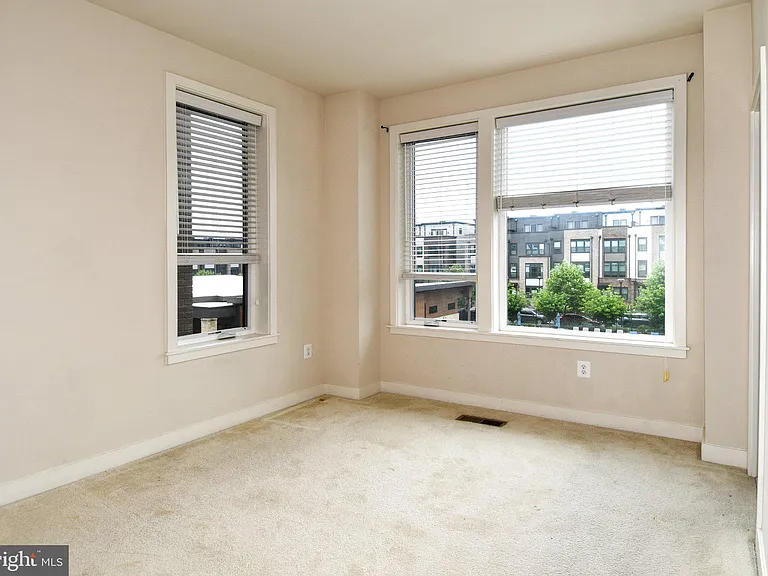 16301 Columbus Ave — Photo 26