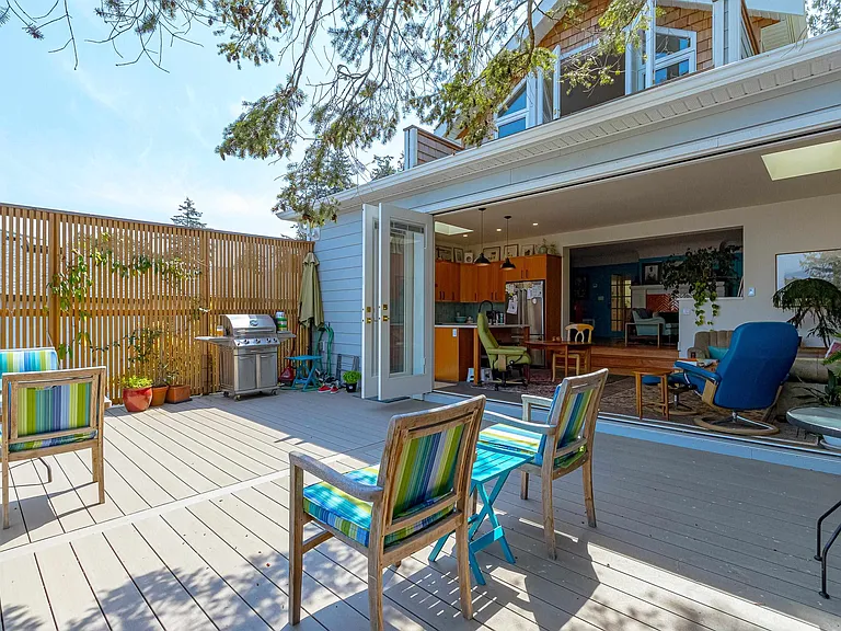 4901 Cordova Bay Rd — Photo 21