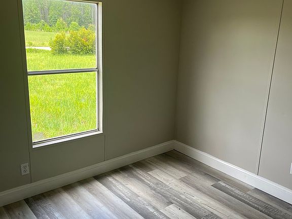 5th image of 173 Leslie Rd