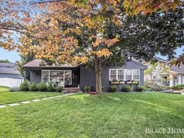 2242 Lake Dr SE, East Grand Rapids, MI 49506