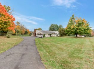 35 Morristown Rd, Gillette, NJ 07933