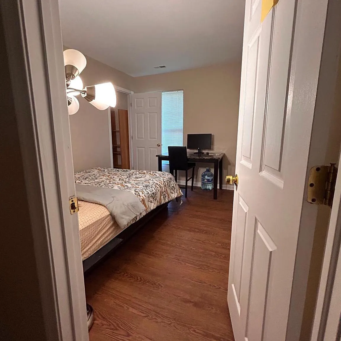 1 bed, 2288 sqft, $1,100 — Photo 1