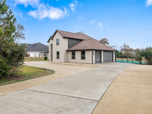 3rd image of 10024 Lancaster Dr