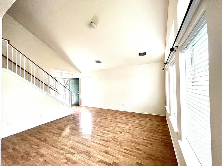 1157 Kentra Dr — Photo 10