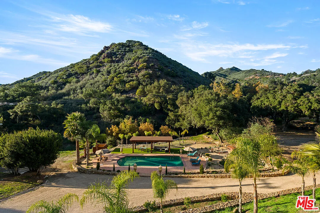 4 bed, 4.5 bath, 4246 sqft, $20,000 — Photo 3