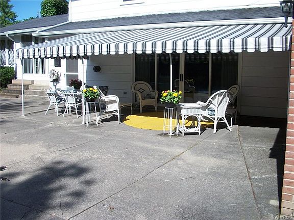 4th image of 1122 Colvin Blvd